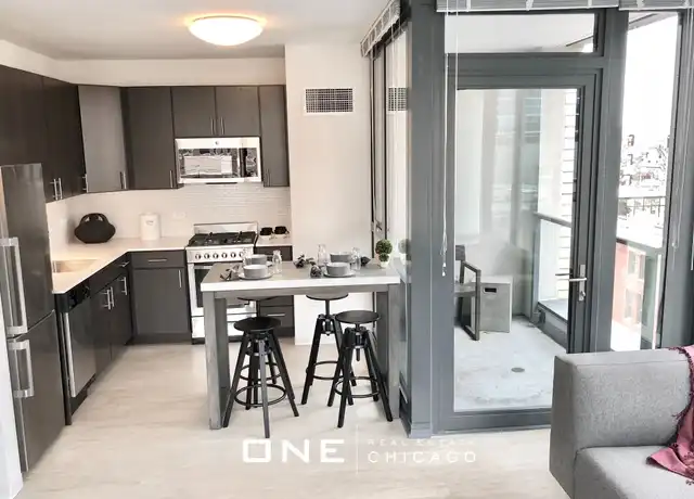 Property at 156 W Superior St Unit 4, Chicago, IL, 60654, 2 beds, 2 baths, [object Object]