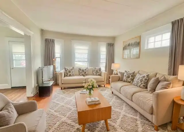 Property at 6 Hunnewell Ave Unit 8, Brighton, MA, 02135, 3 beds, 1 bath, [object Object]
