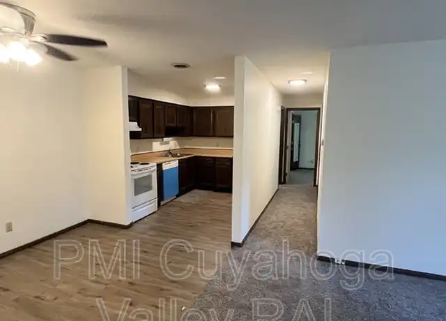 Property at 1500 W Market St Unit 9, Akron, OH, 44313, 2 beds, 1.5 baths, [object Object]
