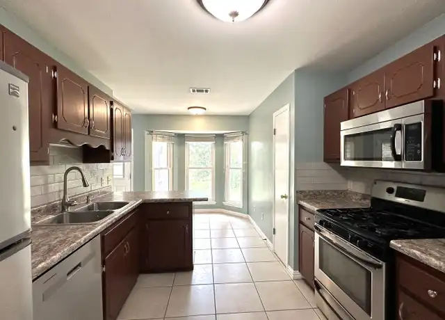 Property at 807 Sparkleberry Cv, Niceville, FL, 32578, 3 beds, 2 baths, [object Object]