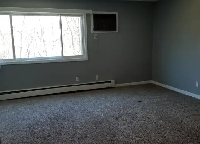Property at 285 Robins Rd Unit D31, Hiawatha, IA, 52233, 1 bed, 1 bath, [object Object]
