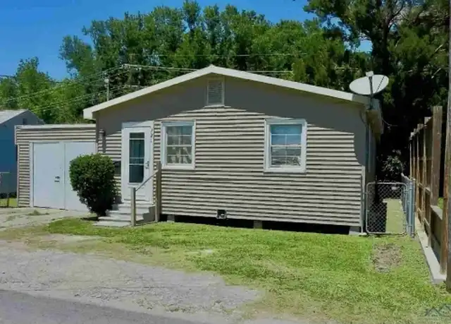 Property at 121 N 13th St, Thibodaux, LA, 70301, 3 beds, 1.5 baths, [object Object]