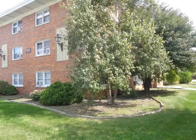 Property at 10805 S Lloyd Dr #3, Worth, IL, 60482, 1 bed, 1 bath, [object Object]