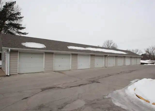 Property at 36 Plex - Village Green Apartments - 4532 Douglas Ave, Des Moines, IA, 50310, 2 beds, 2 baths, [object Object]