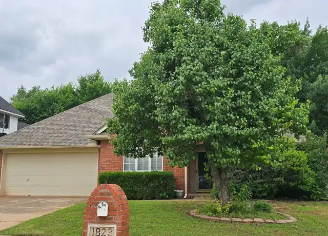 Property at 1823 Chelsea Dr, Edmond, OK, 73013, 3 beds, 2 baths, [object Object]
