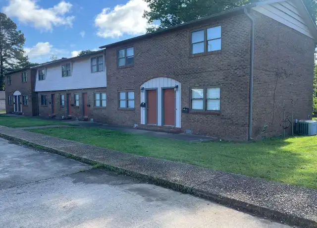 Property at 104 N Cumberland Ave, Russellville, AR, 72801, 2 beds, 1.5 baths, [object Object]