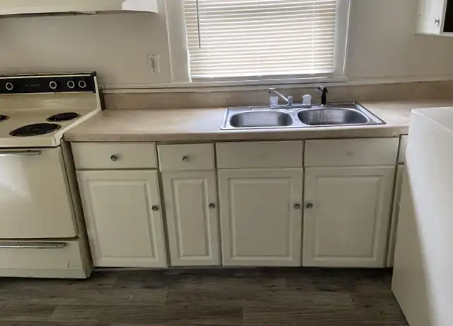 Property at 607 N Troup St, Valdosta, GA, 31601, 2 beds, 1 bath, [object Object]