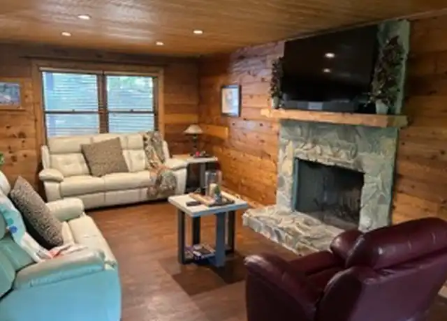 Property at 105 N Arrowhead Dr, Westminster, SC, 29693, 3 beds, 3 baths, [object Object]