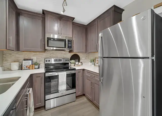 Photo of 22 Vivaldi Ct, Wheaton, IL 60189