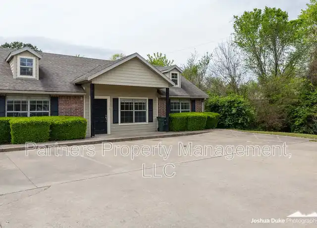 Property at 1108 W Hendrix St, Fayetteville, AR, 72703, 4 beds, 2 baths, [object Object]