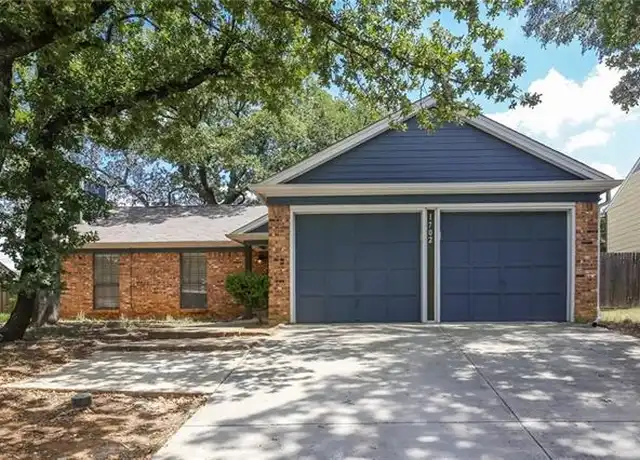 Property at 1702 Acorn Dr, Euless, TX, 76039, 3 beds, 2 baths, [object Object]