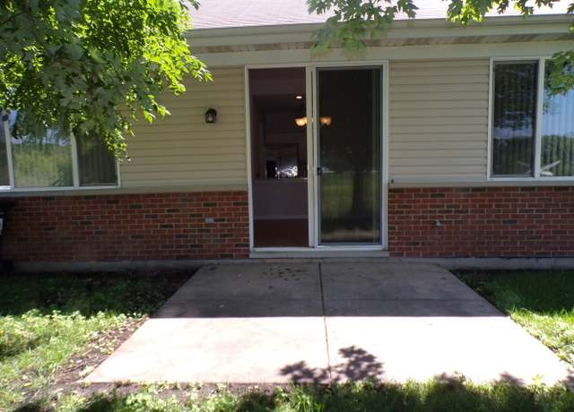 Photo of 1045 Carrick Ln #1045, McHenry, IL 60050