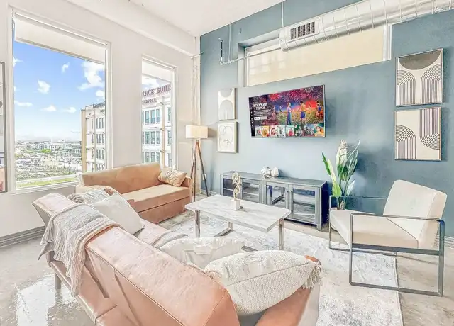 Property at Evergreen Street 555 - Evergreen St Unit 1075582P, Dallas, TX, 75201, 3 beds, 2 baths, [object Object]