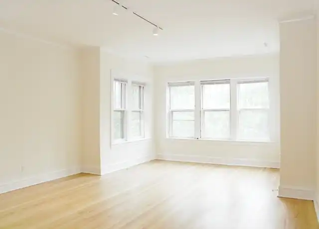 Property at 2709 W Sunnyside Ave Unit 2, Chicago, IL, 60625, 2 beds, 1 bath, [object Object]