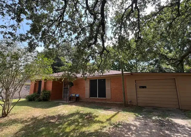 Property at 104 Marilyn St, Columbus, TX, 78934, 2 beds, 1 bath, [object Object]