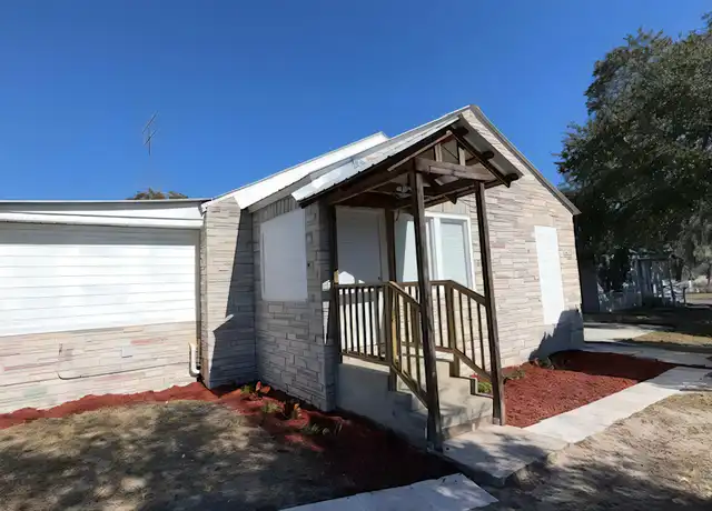 Property at 2418 Crill Ave, Palatka, FL, 32177, 4 beds, 2 baths, [object Object]