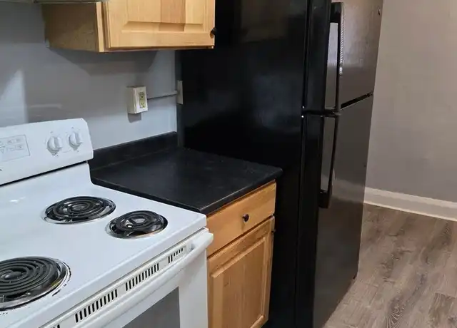 Property at 110 Essex St Apt 2, Bangor, ME, 04401, 2 beds, 1 bath, [object Object]