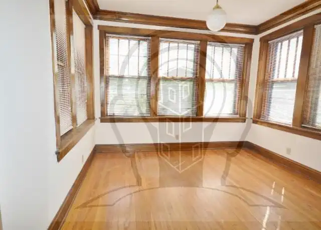 Property at 1402 W Warner Ave Unit 2, Chicago, IL, 60613, 2 beds, 1 bath, [object Object]