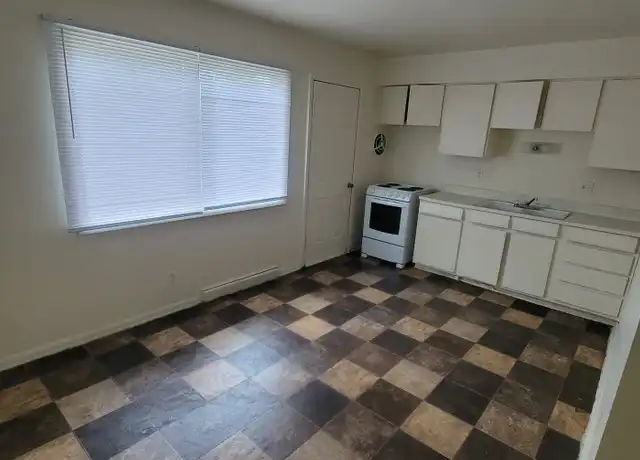 Property at 8127 W Thurston Ave Unit 3, Milwaukee, WI, 53218, 2 beds, 1 bath, [object Object]