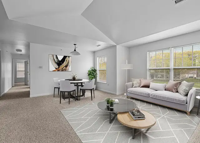 Photo of 8 Gatehouse Ln, Franklin, MA 02038