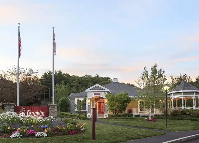 Photo of 8 Gatehouse Ln, Franklin, MA 02038