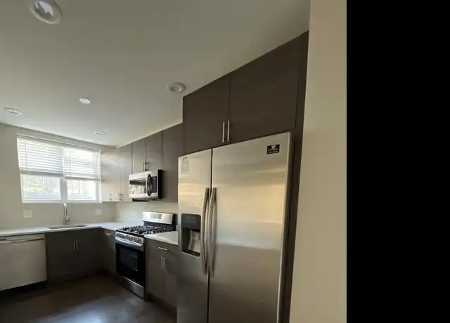 Property at 1434 W Farragut Ave, Chicago, IL, 60640, 2 beds, 1 bath, [object Object]