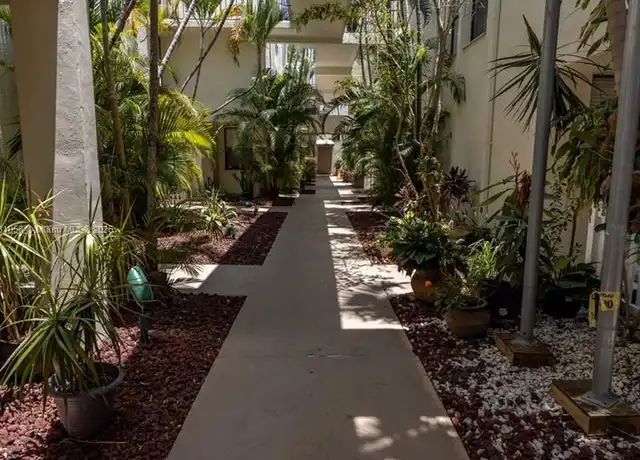 Property at 20350 W Country Club Dr Ph 24-4, Aventura, FL, 33180, 3 beds, 2 baths, [object Object]