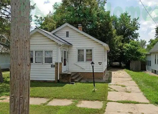 Property at 824 W Macqueen Ave, Peoria, IL, 61604, 2 beds, 1 bath, [object Object]