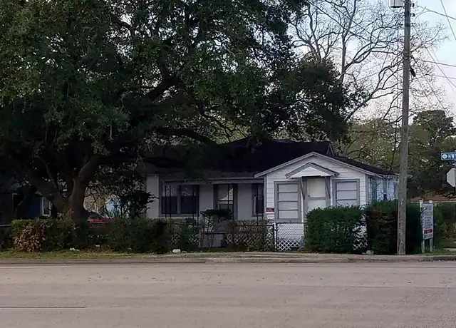 Property at 2204 Highway 3, Dickinson, TX, 77539, 5 beds, 2 baths, [object Object]