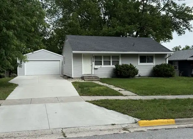 Property at 428 Hilltop Rd, Ames, IA, 50014, 3 beds, 2 baths, [object Object]