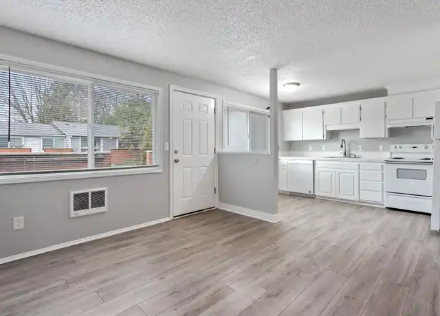 Property at Cackamas Court - 9131 SE Clackamas Rd, Clackamas, OR, 97015, 2 beds, 1 bath, [object Object]