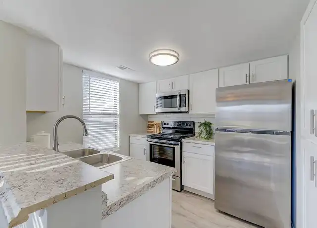Property at Lago Vista Apartments - 1300 Sun Lake Dr, St Charles, MO, 63301, 1-2 bed, 1-2 bath, [object Object]