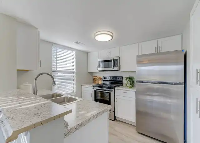 Property at Lago Vista Apartments - 1300 Sun Lake Dr, St Charles, MO, 63301, 1-2 bed, 1-2 bath, [object Object]