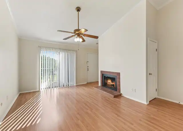 Property at 7144 N Holiday Dr, Galveston, TX, 77550, 2 beds, 1 bath, [object Object]