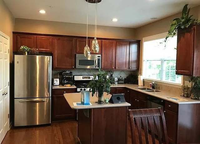 Photo of 206 Balaban Cir, Woodstock, GA 30188