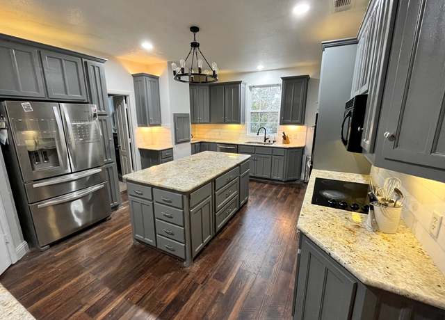 Photo of 4 Timberline Ct, Roanoke, TX 76262