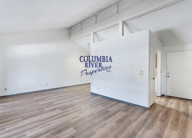 Photo of 1153 16th Ave, Longview, WA 98632