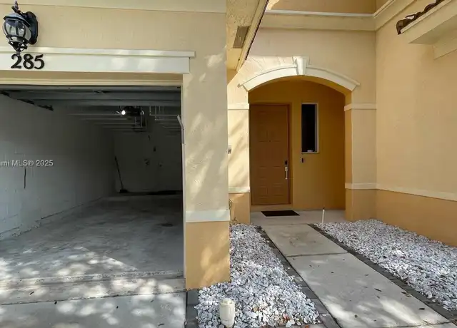 Property at 285 River Bluff Ln, Royal Palm Beach, FL, 33411, 2 beds, 2.5 baths, [object Object]