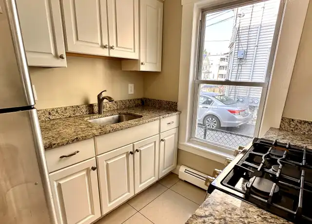 Property at 119 Andover St Unit 1, Lawrence, MA, 01843, 1 bed, 1 bath, [object Object]