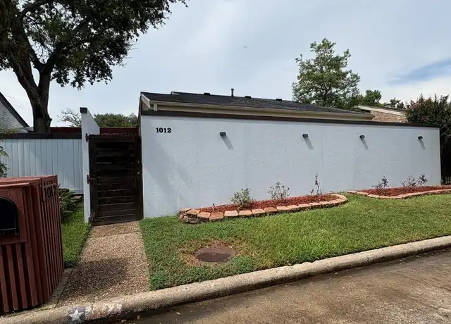 Property at 1012 Fleetwood Place Dr, Houston, TX, 77079, 3 beds, 2 baths, [object Object]