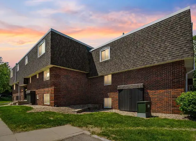 Property at Pool. Gym. Prime location. Welcome to LANTERN SQUARE CONDOMINIUMS - 1141 Lantern Sq, Waterloo, IA, 50701, 2-3 beds, 1.5 baths, [object Object]