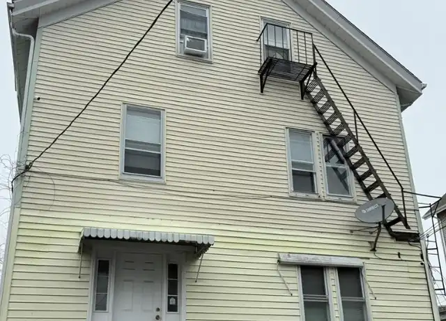 Property at 7 Barnes St Unit 1, Pawtucket, RI, 02860, 2 beds, 1 bath, [object Object]