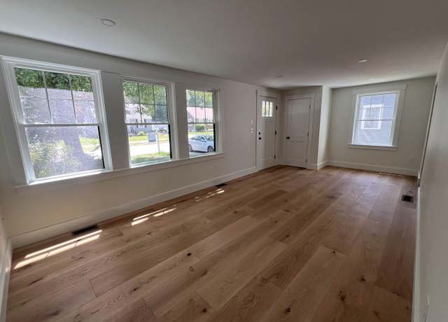 Photo of 189 Colonial Dr, Portsmouth, NH 03801