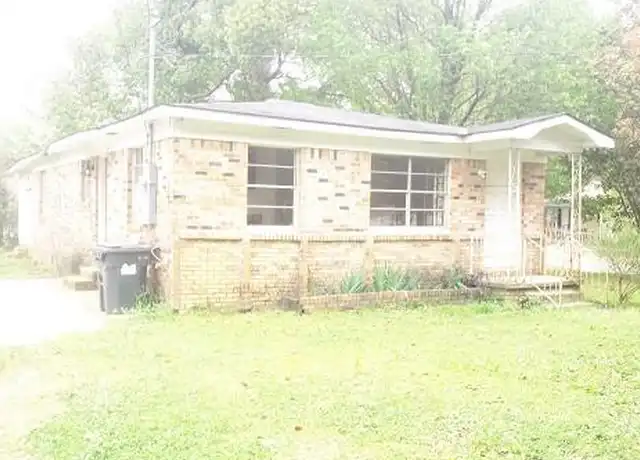 Property at 302 Erie St, Chickasaw, AL, 36611, 3 beds, 1 bath, [object Object]