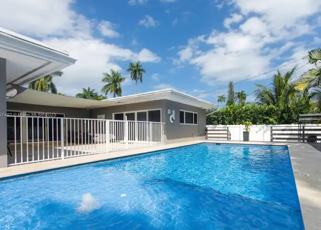 Property at 1218 Hollywood Blvd, Hollywood, FL, 33019, 5 beds, 3 baths, [object Object]