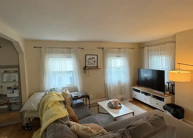 Property at 287 W Fifth St Unit 2, South Boston, MA, 02127, 3 beds, 1 bath, [object Object]