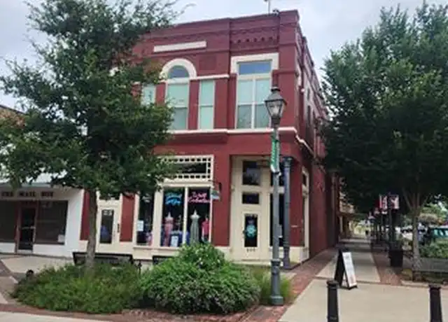Property at 200 W Knox St Unit 202, Ennis, TX, 75119, 2 beds, 1 bath, [object Object]
