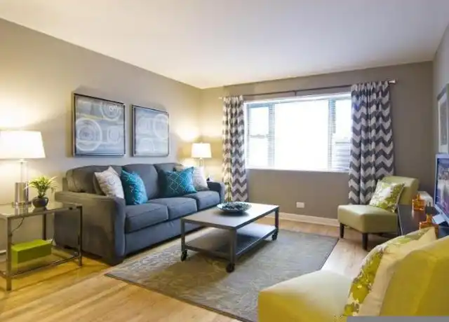Property at 108 Fellows Ct, Elmhurst, IL, 60126, 2 beds, 1 bath, [object Object]