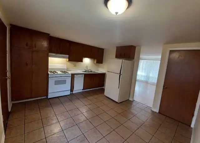Property at 3902 15th Ave Unit 3902-5, Rockford, IL, 61108, 2 beds, 1 bath, [object Object]