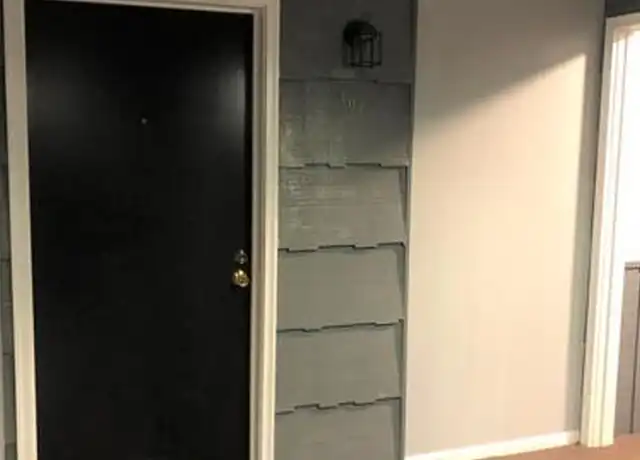 Property at 2145 McKnight Rd N, Saint Paul, MN, 55109, 2 beds, 1 bath, [object Object]